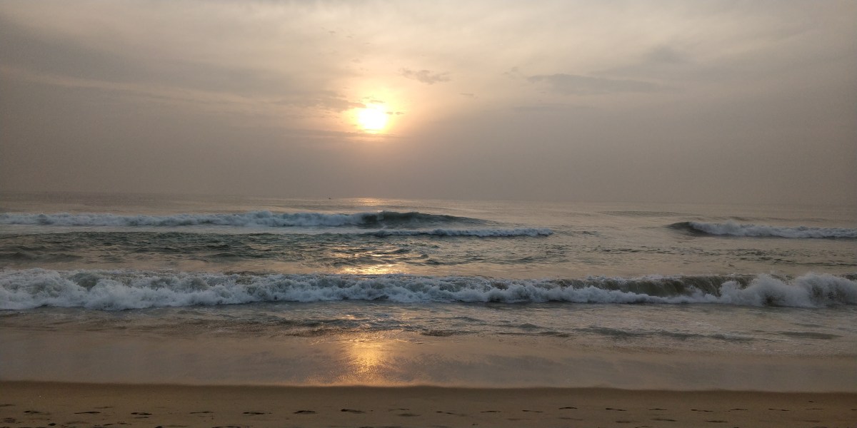 The shore lets go the waves always